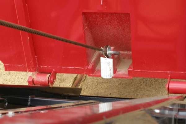 roll-off outside rail cable pull system